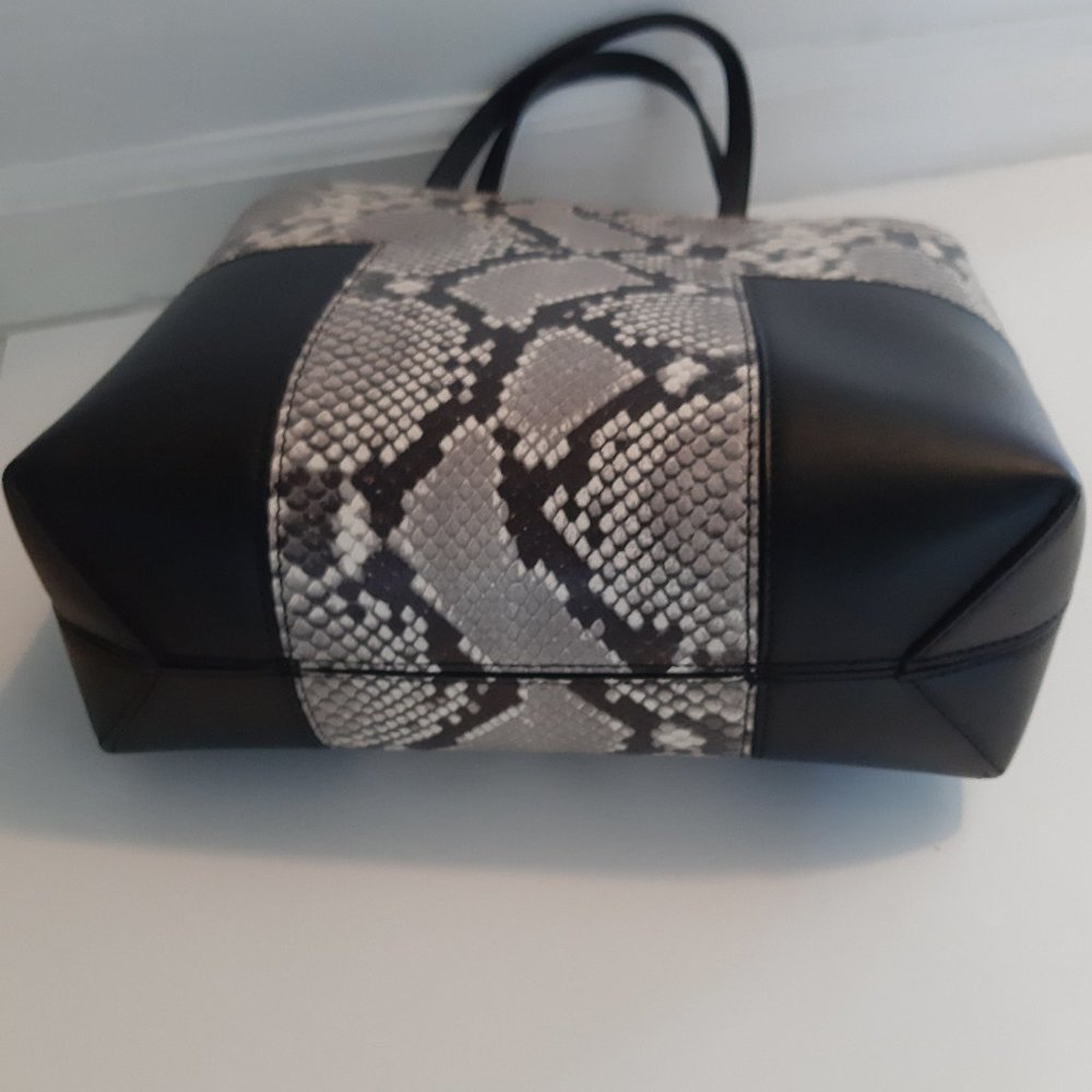 SOLD Tory Burch Block-T Embossed Snake bag - Picture 3 of 6